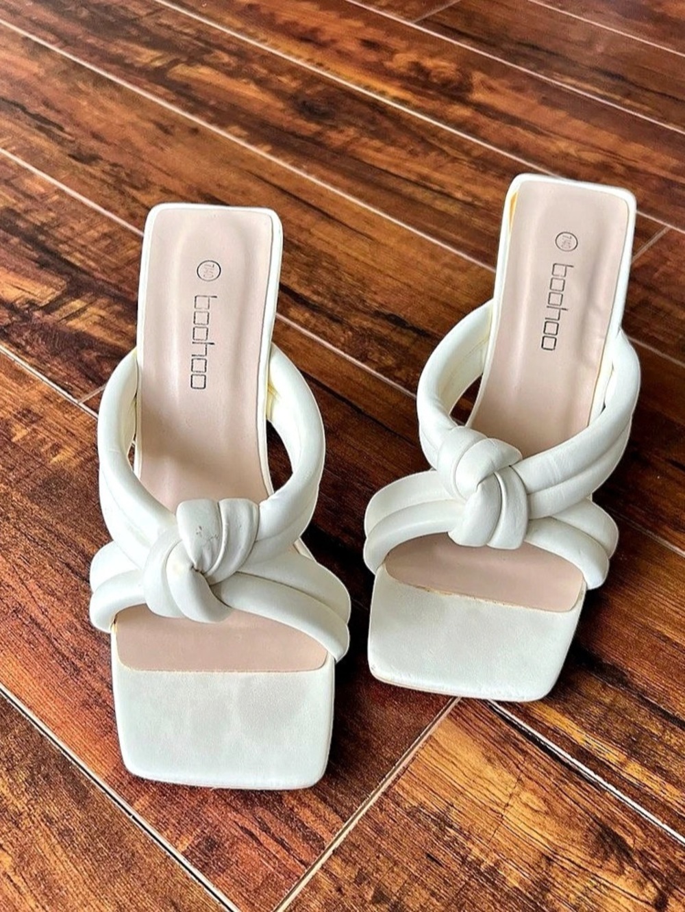 EGO Women's Knot Strap Heels in White Like New